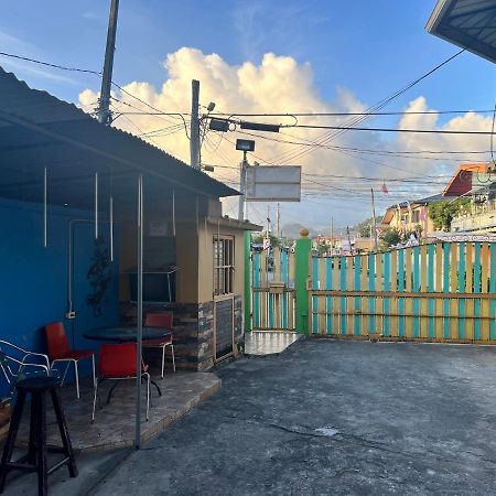 ガスコン ヴィラズ Port of Spain エクステリア 写真